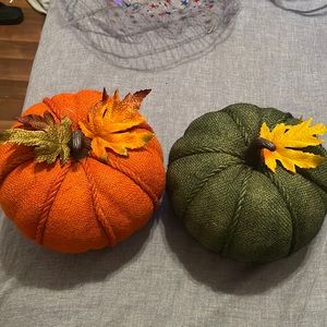 2 pumpkins 🎃